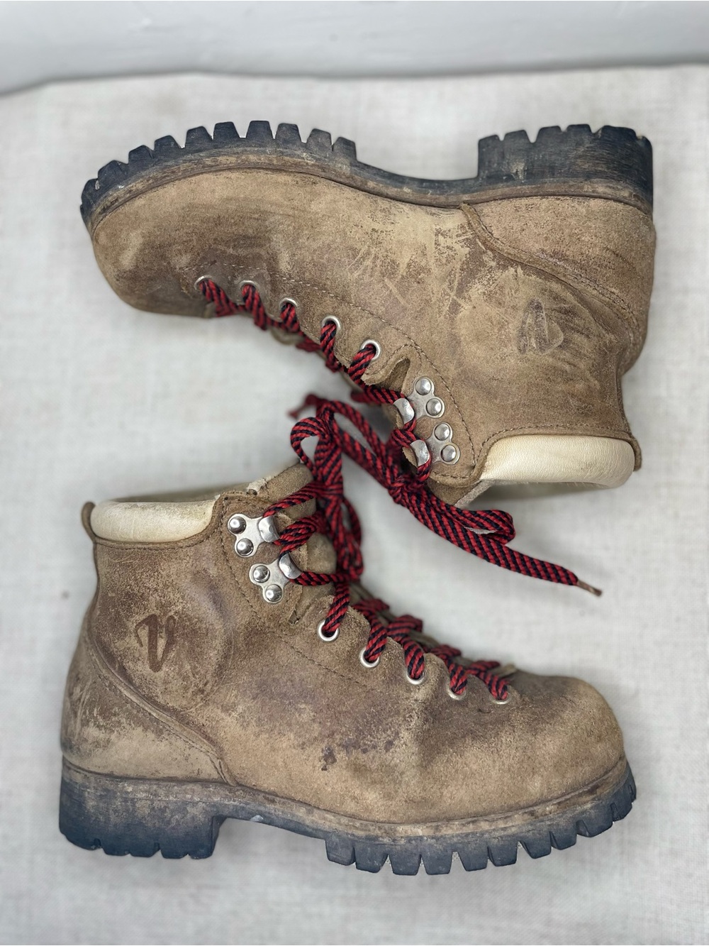 Vintage Vasque Brown Leather Mountaineering Hiking Boots - Vibram Sole - Picture 6 of 13